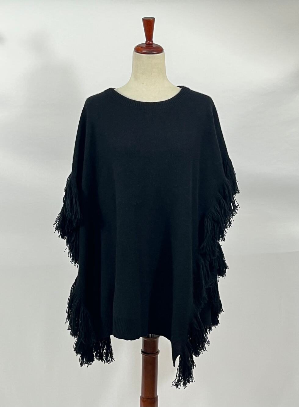 RALPH LAUREN Collection Sz M/L Black 100% Cashmere Poncho Sweater Fringe